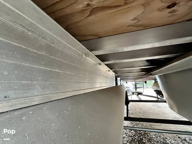 Slide: The Image of Sun Tracker Party Barge 22DLX RF Option 2020 - 16090782