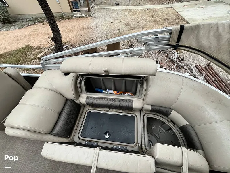 Slide: The Image of Sun Tracker Party Barge 22DLX RF Option 2020 - 16090800