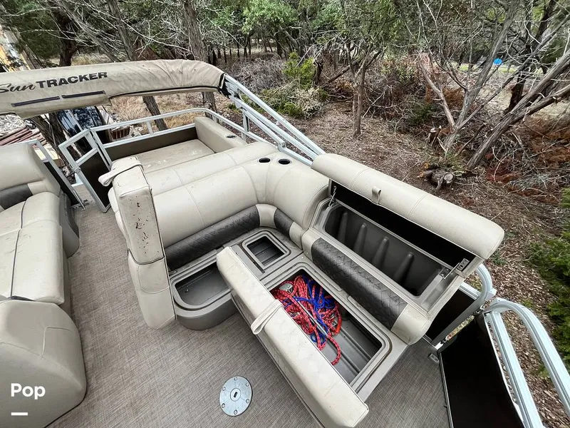 Slide: The Image of Sun Tracker Party Barge 22DLX RF Option 2020 - 16090804