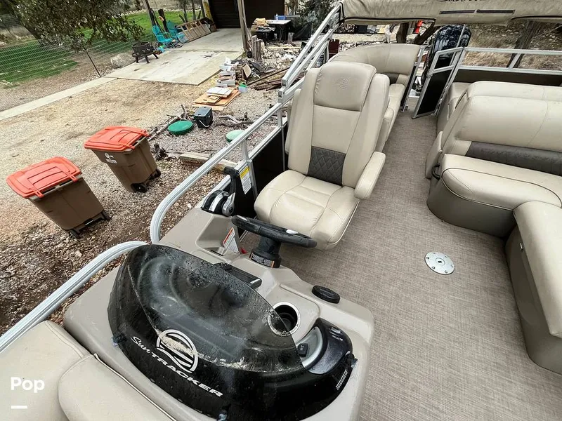 Slide: The Image of Sun Tracker Party Barge 22DLX RF Option 2020 - 16090817