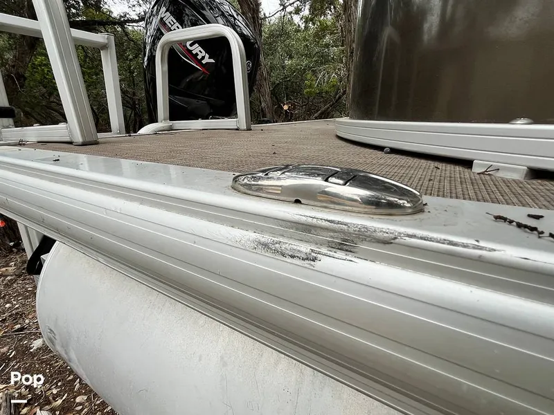 Slide: The Image of Sun Tracker Party Barge 22DLX RF Option 2020 - 16090790