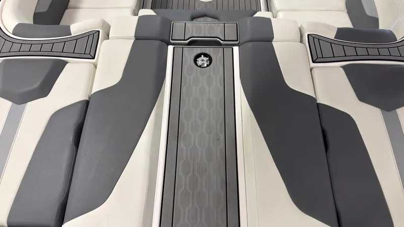 Slide: The Image of Mastercraft XT25 2024 - 4