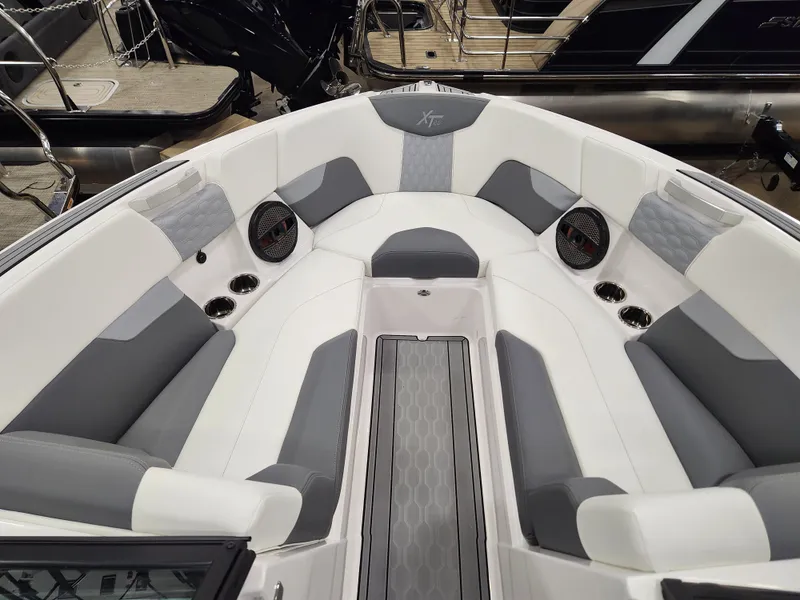 Slide: The Image of Mastercraft XT25 2024 - 2