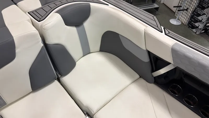 Slide: The Image of Mastercraft XT25 2024 - 20