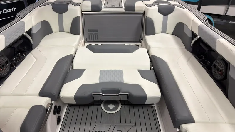 Slide: The Image of Mastercraft XT25 2024 - 14