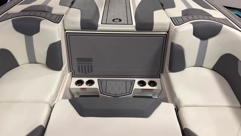 Slide: The Image of Mastercraft XT25 2024 - 12