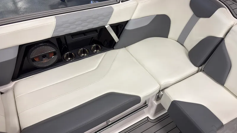 Slide: The Image of Mastercraft XT25 2024 - 17