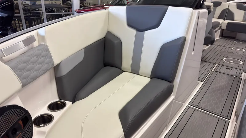 Slide: The Image of Mastercraft XT25 2024 - 37