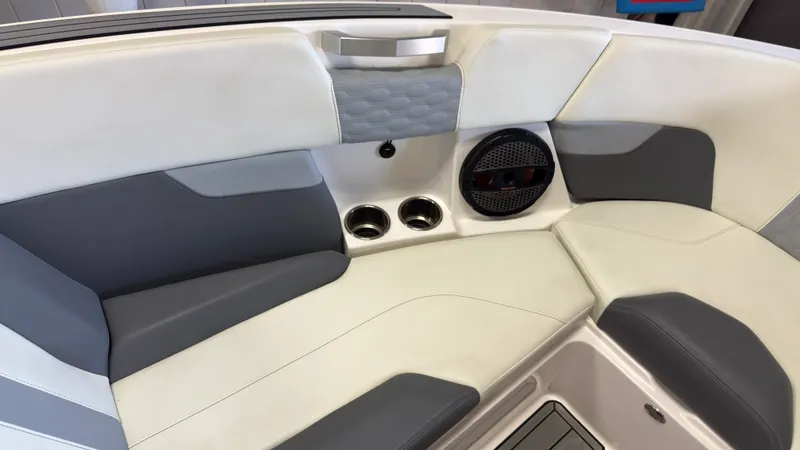 Slide: The Image of Mastercraft XT25 2024 - 34