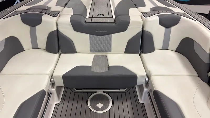 Slide: The Image of Mastercraft XT25 2024 - 10
