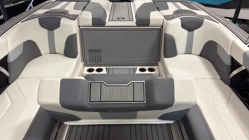 Slide: The Image of Mastercraft XT25 2024 - 11