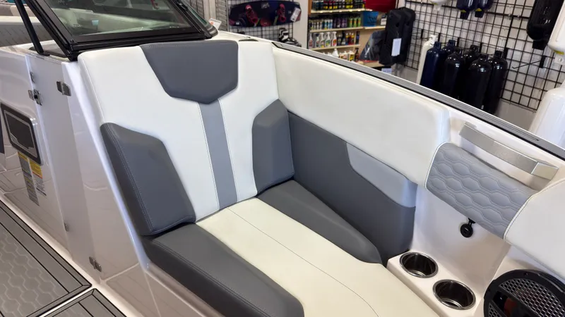 Slide: The Image of Mastercraft XT25 2024 - 33