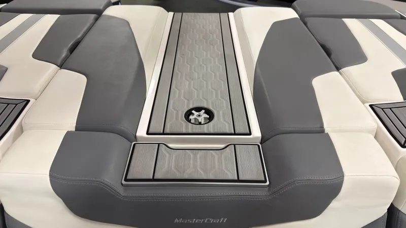 Slide: The Image of Mastercraft XT25 2024 - 8