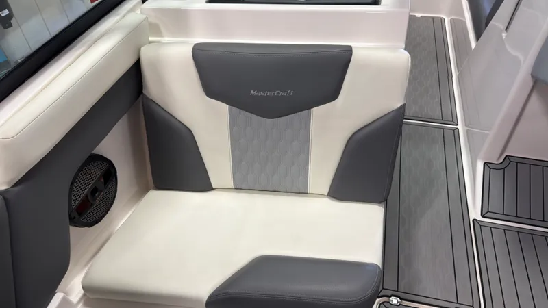 Slide: The Image of Mastercraft XT25 2024 - 24