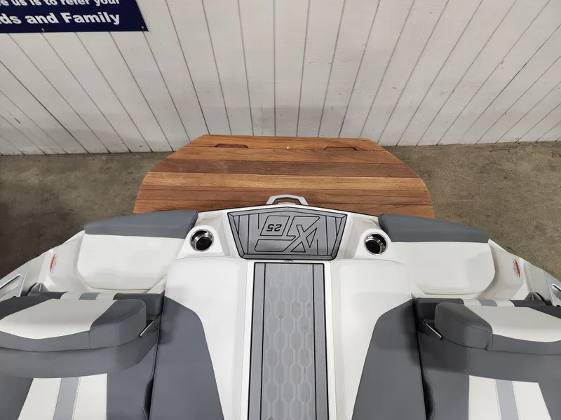 Slide: The Image of Mastercraft XT25 2024 - 9