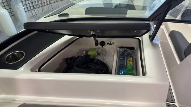 Slide: The Image of Mastercraft XT25 2024 - 26