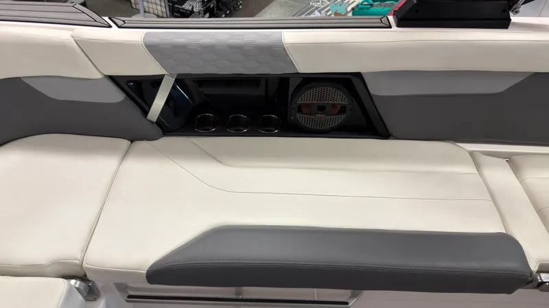 Slide: The Image of Mastercraft XT25 2024 - 21
