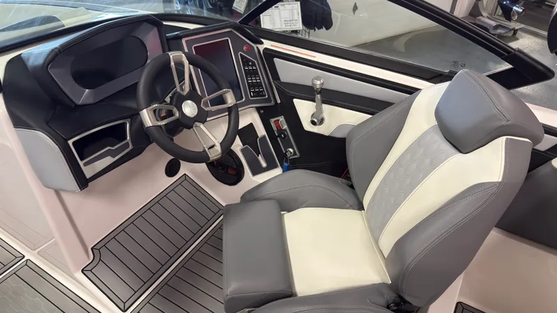 Slide: The Image of Mastercraft XT25 2024 - 27