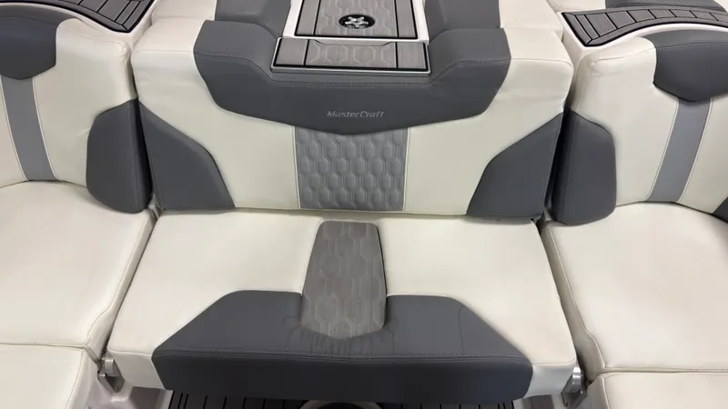 Slide: The Image of Mastercraft XT25 2024 - 19