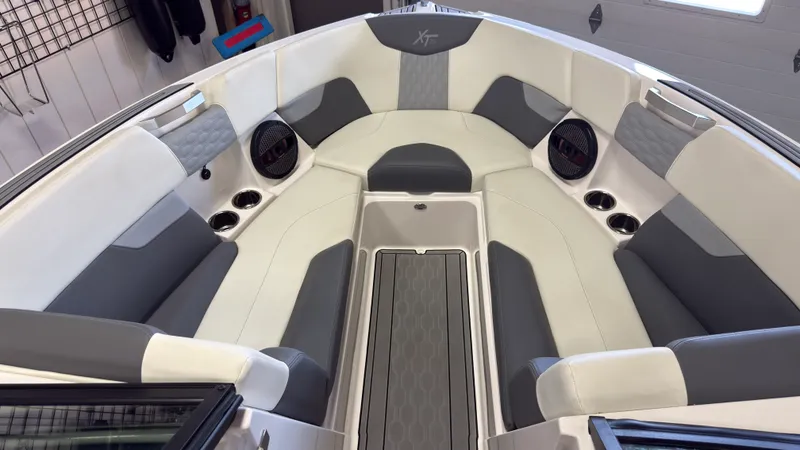 Slide: The Image of Mastercraft XT25 2024 - 32