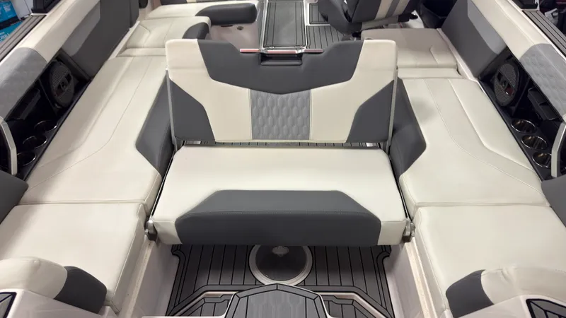 Slide: The Image of Mastercraft XT25 2024 - 13