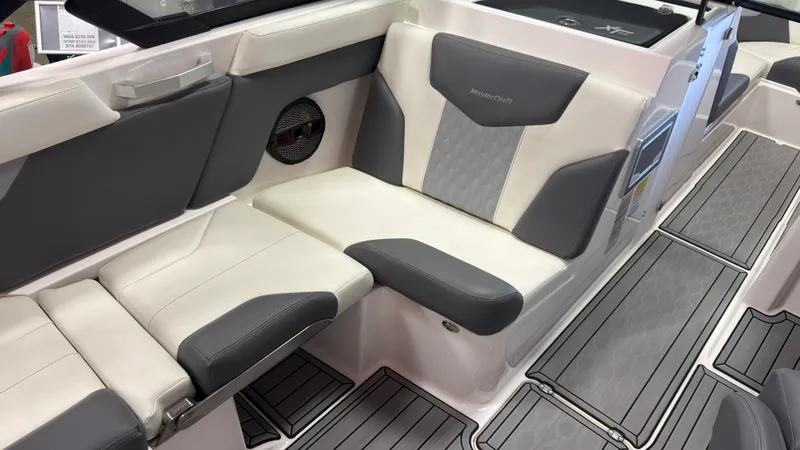 Slide: The Image of Mastercraft XT25 2024 - 22