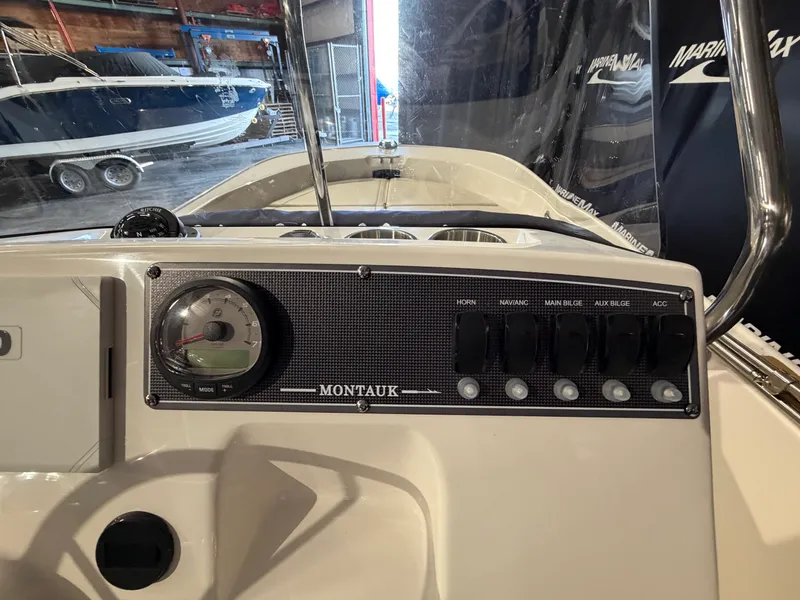 Slide: The Image of Boston Whaler 170 Montauk 2026 - 14