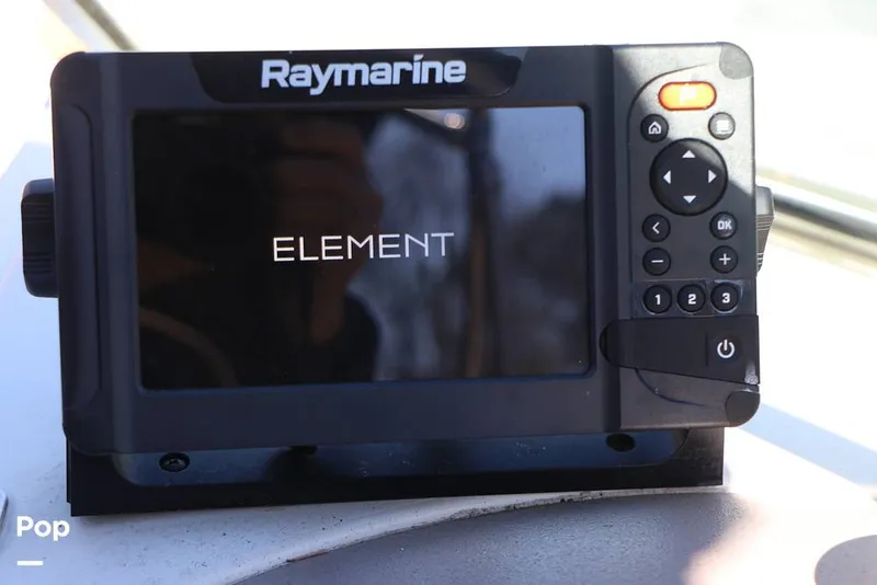 Slide: The Image of Raymarine Element Gps/chart Plotter/sonar/fishfinder - 16179087