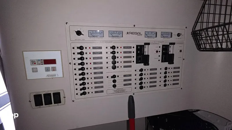 Slide: The Image of Regal Commodore 400 1992 - 16269437