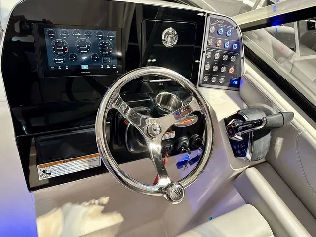 Slide: The Image of Scout 255 Dorado 2023 - 10