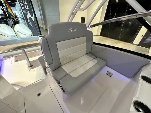 Slide: The Image of Scout 255 Dorado 2023 - 11