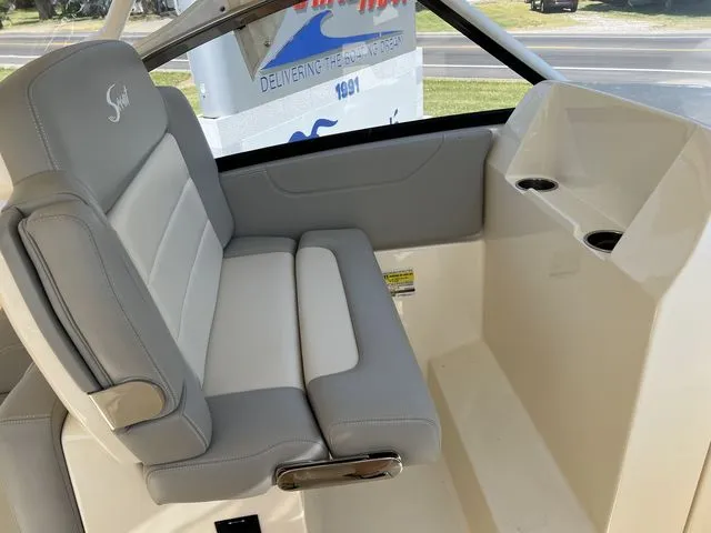 Slide: The Image of Scout 255 Dorado 2023 - 12