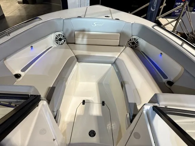 Slide: The Image of Scout 255 Dorado 2023 - 3