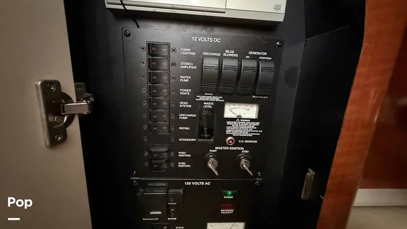 Slide: The Image of Sea Ray 320 Sundancer 2004 - 16108952