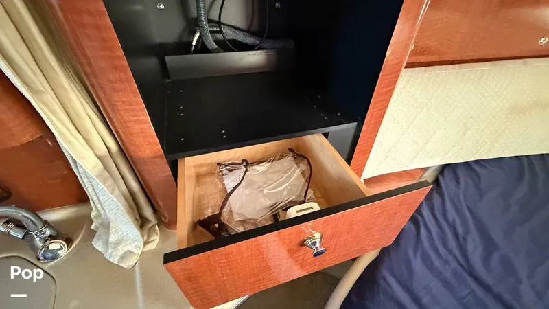 Slide: The Image of Sea Ray 320 Sundancer 2004 - 16108906