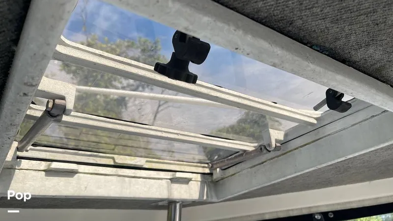 Slide: The Image of Flybridge Hatch To Roof - 16111041