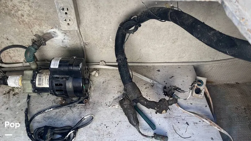 Slide: The Image of AC Chill Pump, Under Fishbox - 16111051