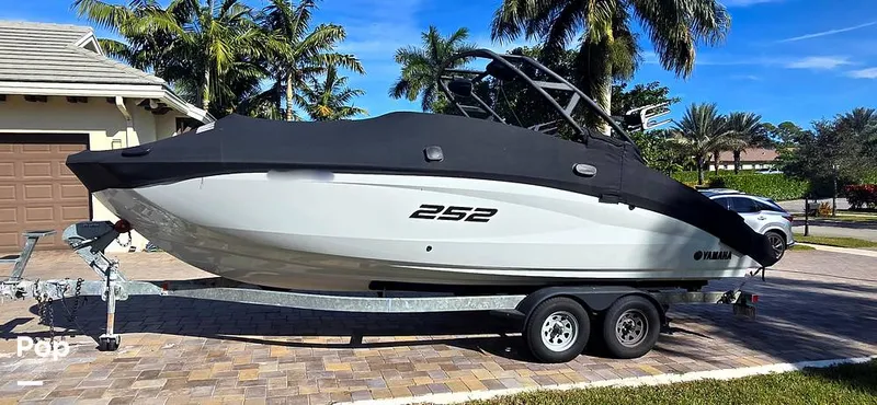 Slide: The Image of Yamaha 252XE 2023 - 16152025