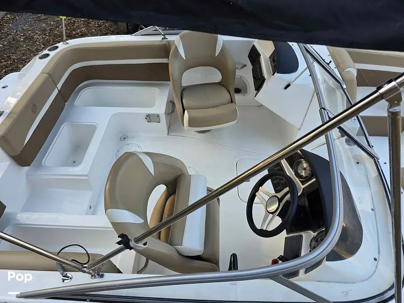 Slide: The Image of Captain's Chair - 16093248