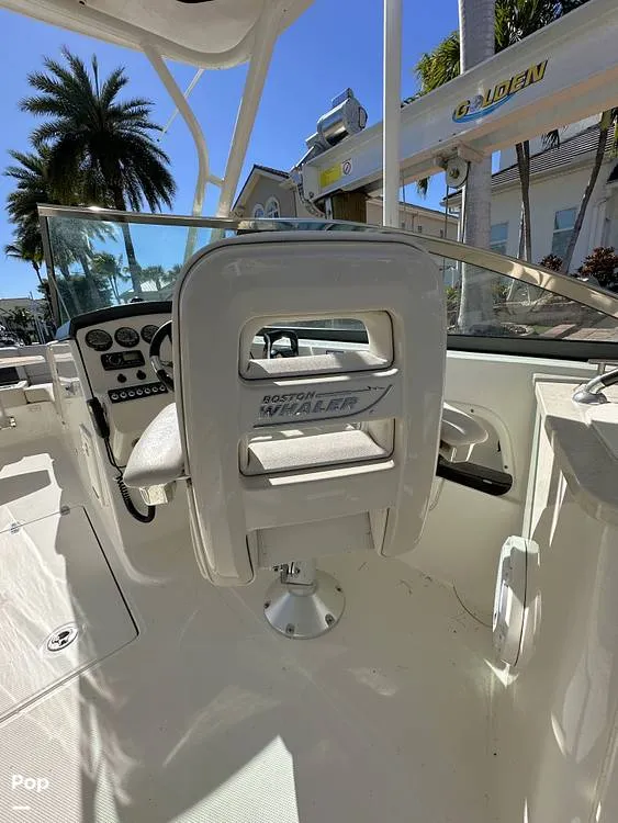 Slide: The Image of Boston Whaler 270 Vantage 2015 - 16189173
