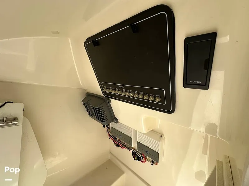 Slide: The Image of Boston Whaler 270 Vantage 2015 - 16189191