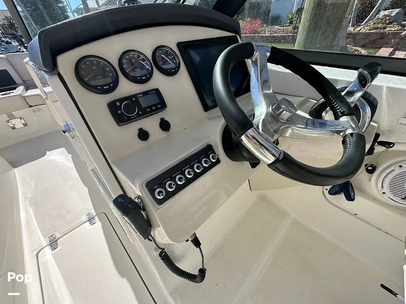 Slide: The Image of Boston Whaler 270 Vantage 2015 - 16170150