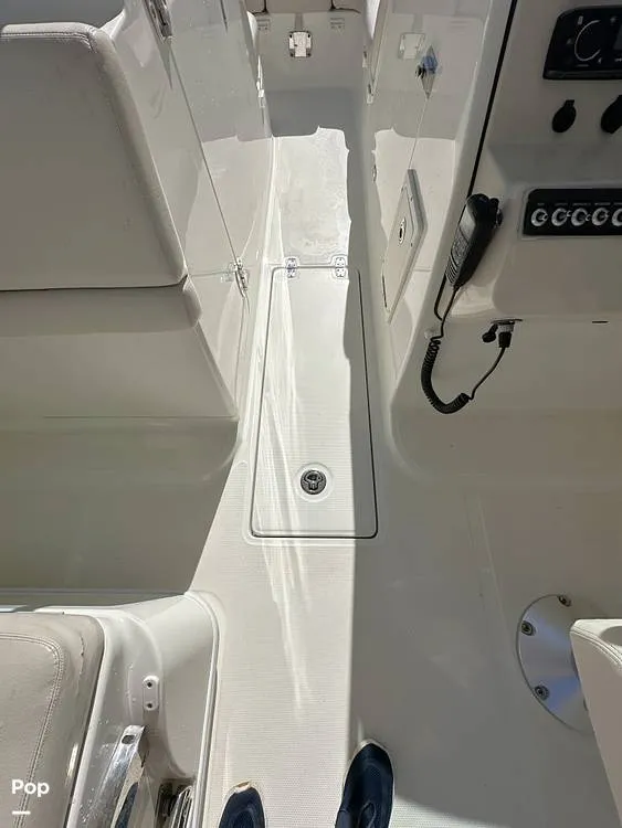 Slide: The Image of Boston Whaler 270 Vantage 2015 - 16170158