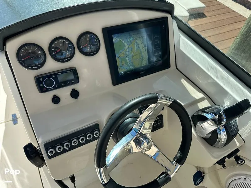 Slide: The Image of Boston Whaler 270 Vantage 2015 - 16189218