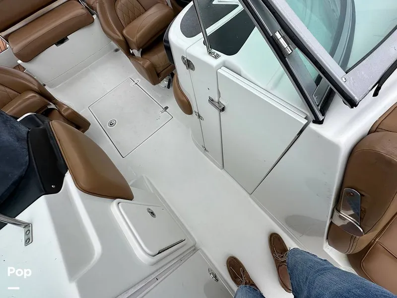 Slide: The Image of Crownline Boats E235XS 2023 - 16803448
