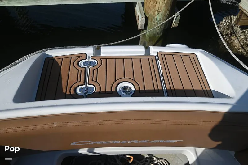 Slide: The Image of Crownline Boats E235XS 2023 - 16096565