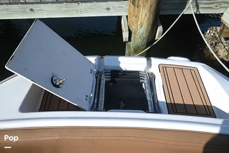 Slide: The Image of Crownline Boats E235XS 2023 - 16096566