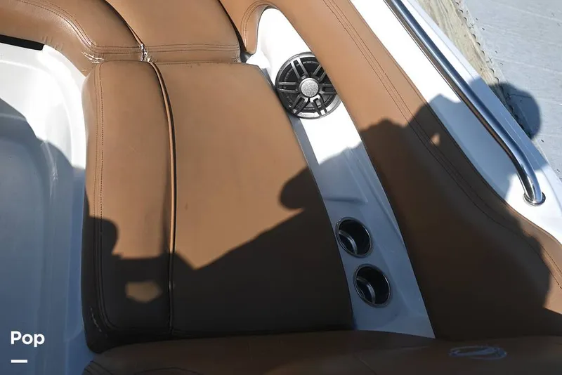 Slide: The Image of Crownline Boats E235XS 2023 - 16096568