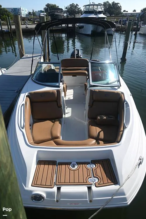 Slide: The Image of Crownline Boats E235XS 2023 - 16096555