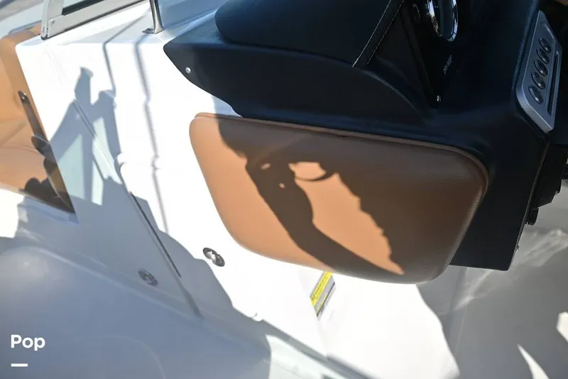 Slide: The Image of Crownline Boats E235XS 2023 - 16096578